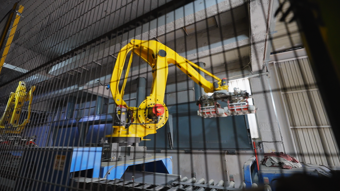 Robotic palletizing cell — 2 shifts of manual stacking eliminated — 1